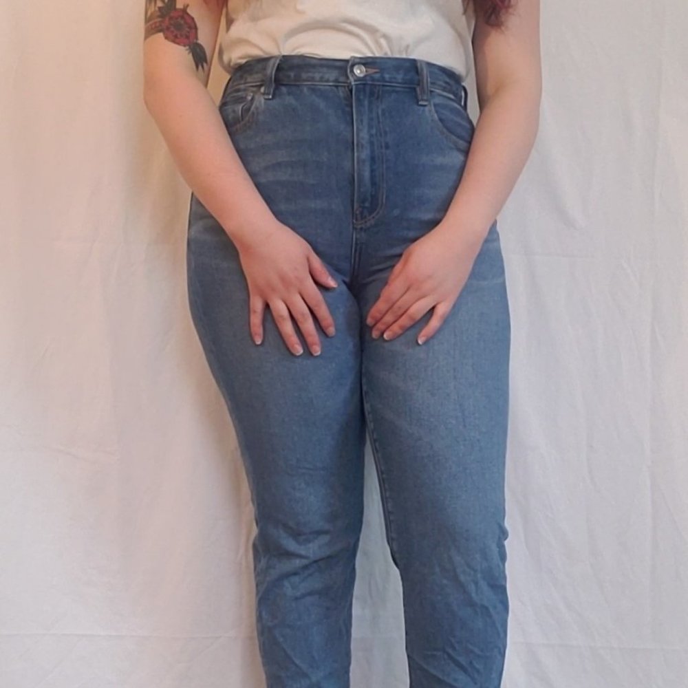 Medium Wash Distressed Ankle Mom Jeans Size 14